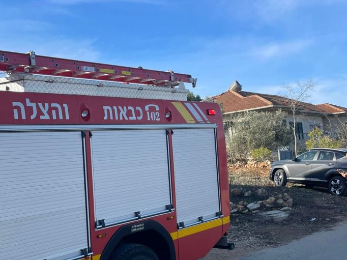 צוותי כבאות בזירה צילום: כבאות והצלה