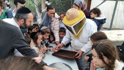 חגיגת ט"ו בשבט בטבע בחווה החקלאית